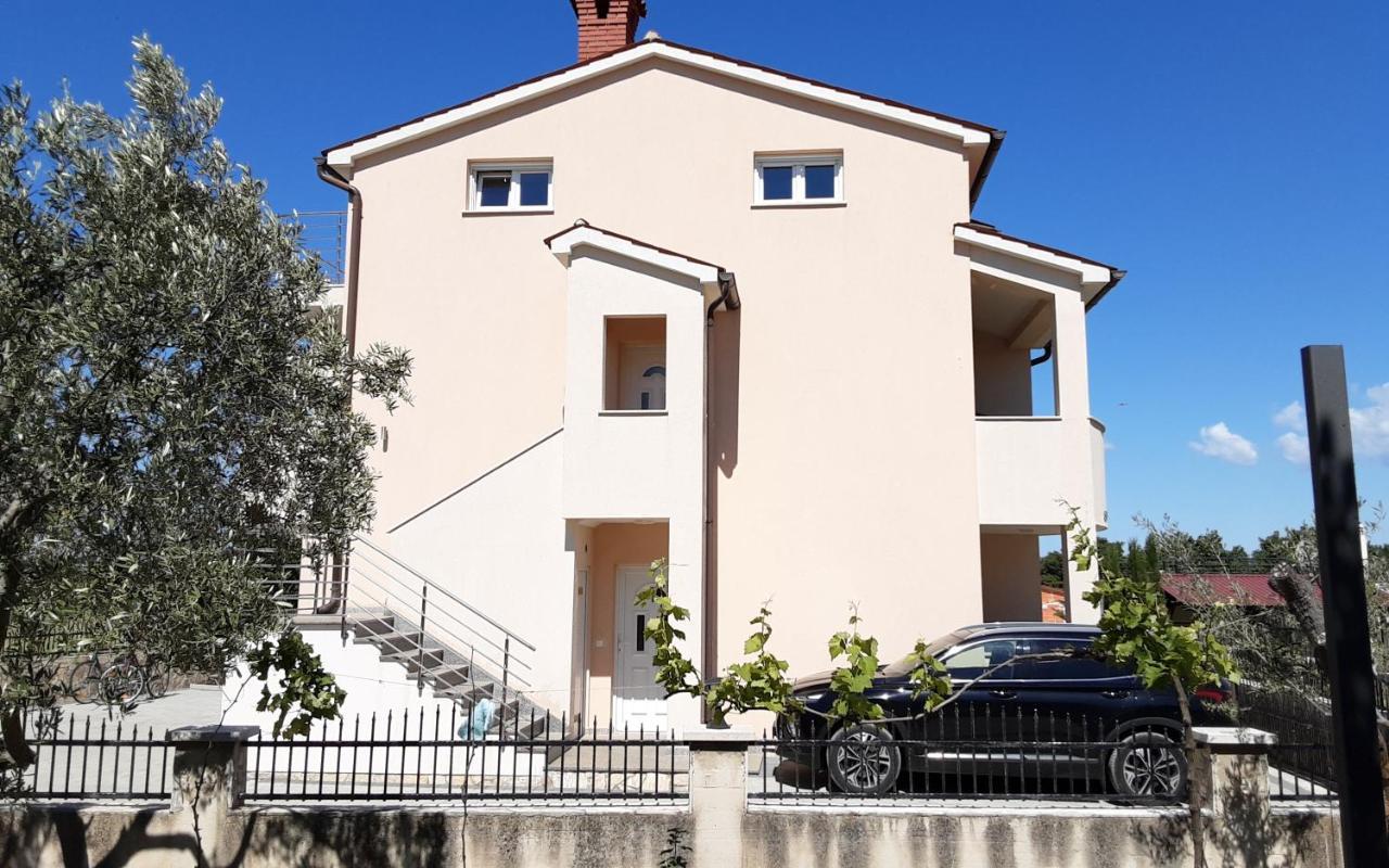 Appartments D&D Peroj Bagian luar foto