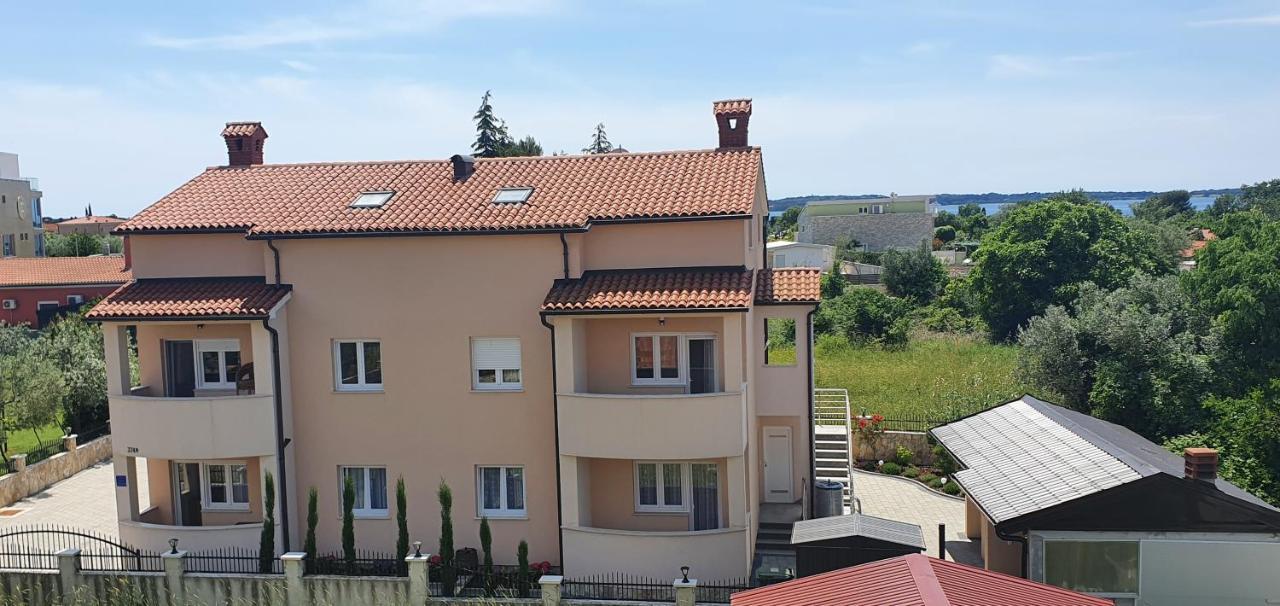 Appartments D&D Peroj Bagian luar foto