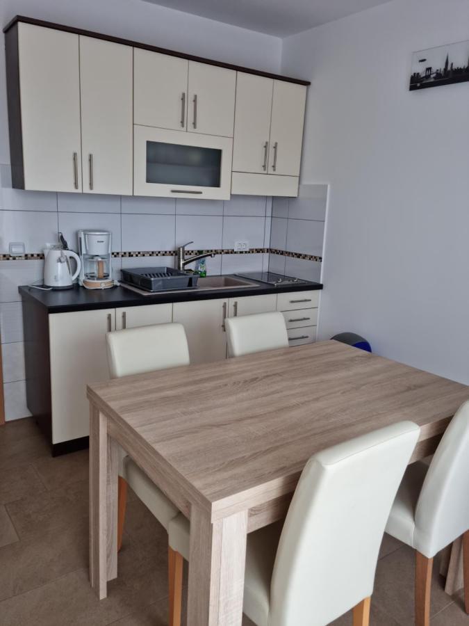 Appartments D&D Peroj Bagian luar foto