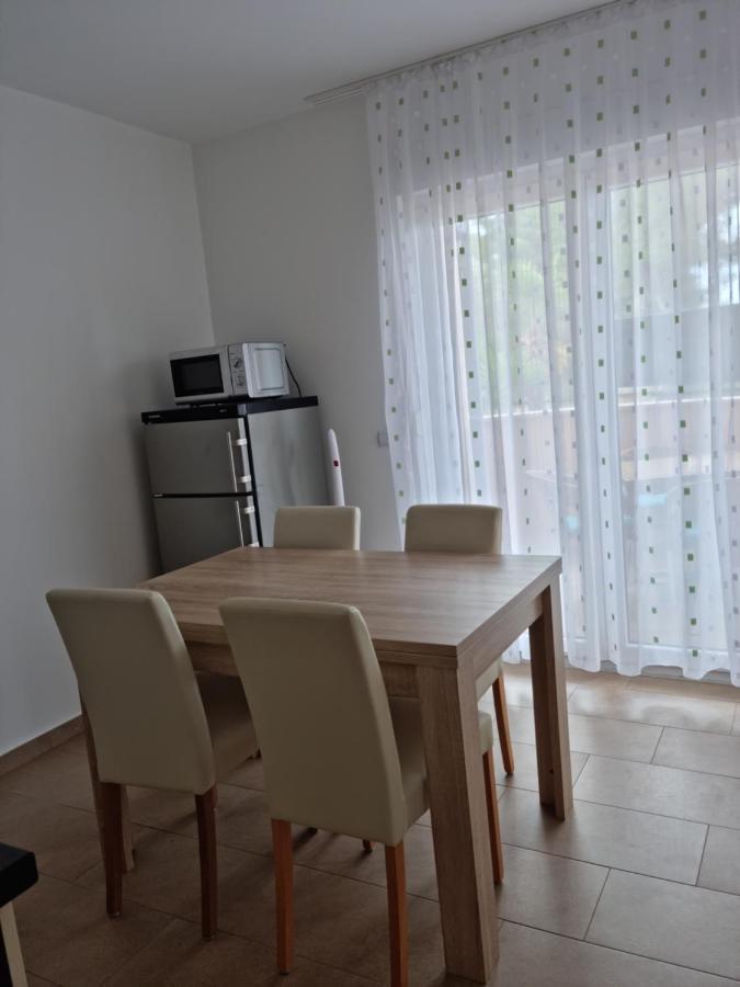Appartments D&D Peroj Bagian luar foto