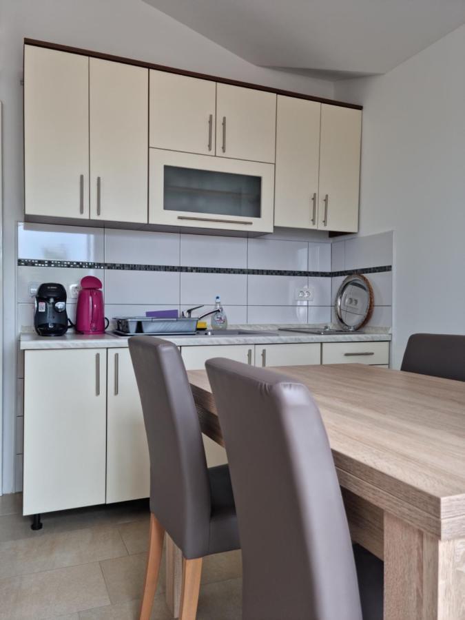 Appartments D&D Peroj Bagian luar foto