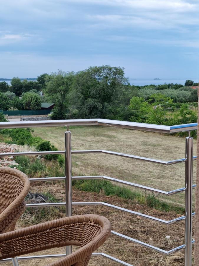 Appartments D&D Peroj Bagian luar foto