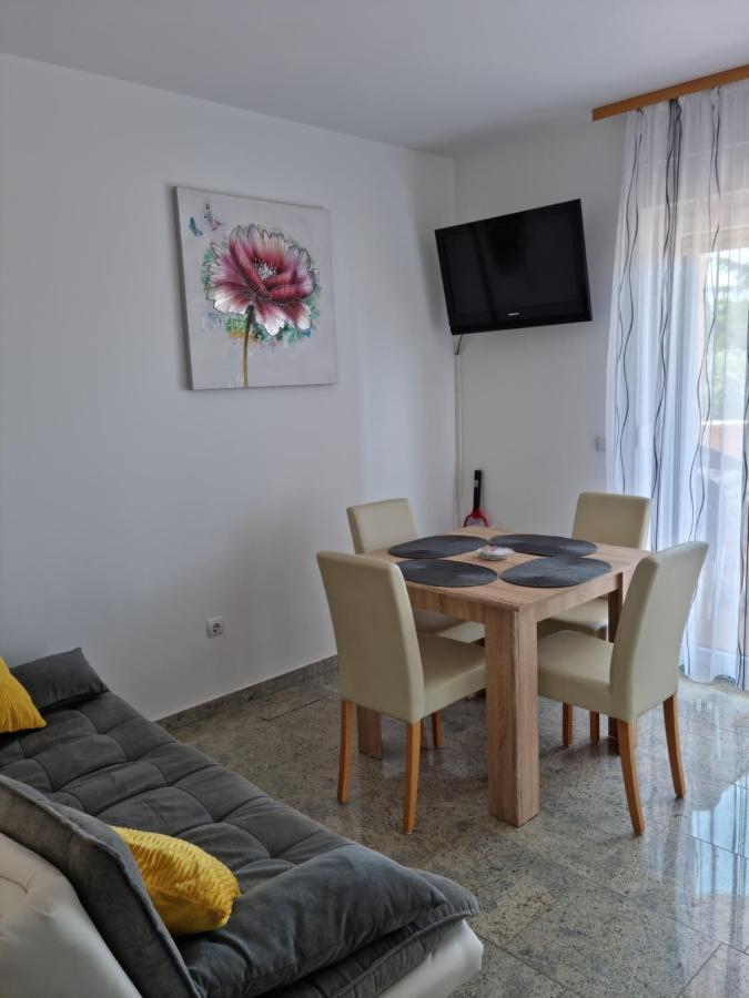 Appartments D&D Peroj Bagian luar foto