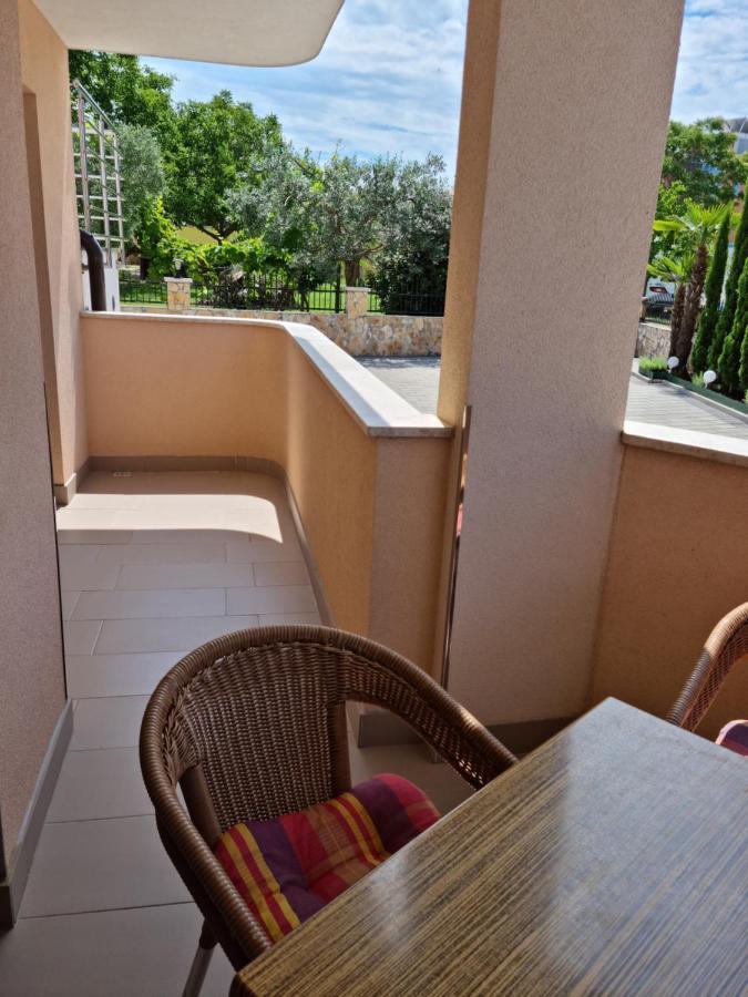 Appartments D&D Peroj Bagian luar foto