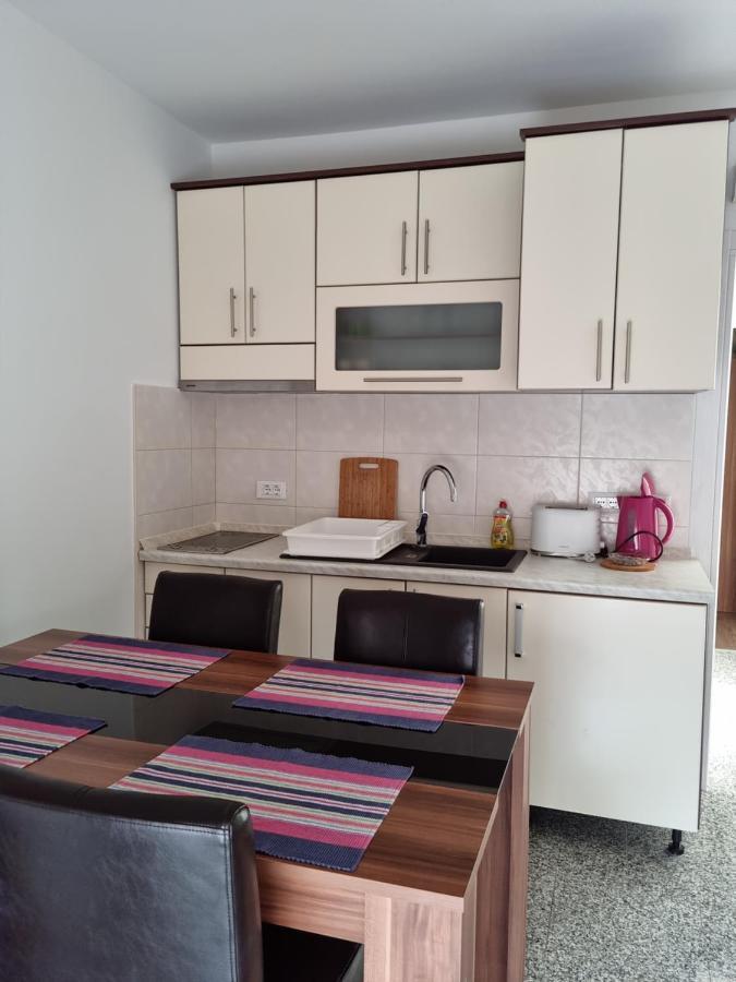 Appartments D&D Peroj Bagian luar foto