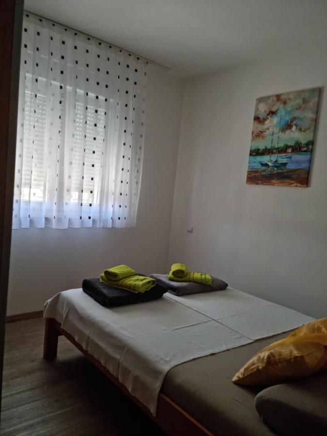 Appartments D&D Peroj Bagian luar foto
